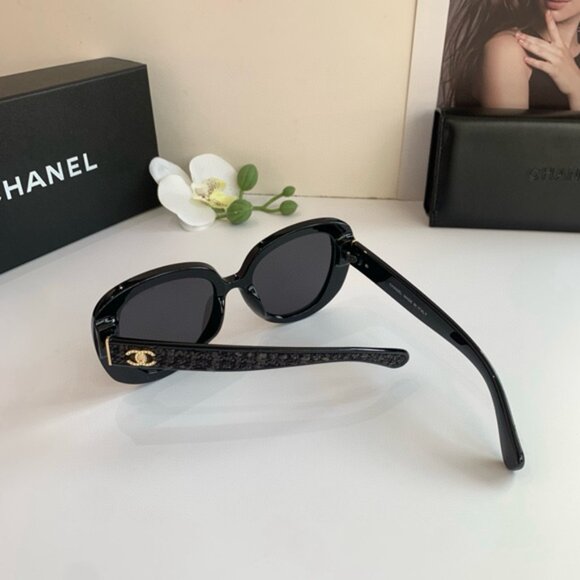 CHANEL Women\'s Black Round Sunglasses main image 6